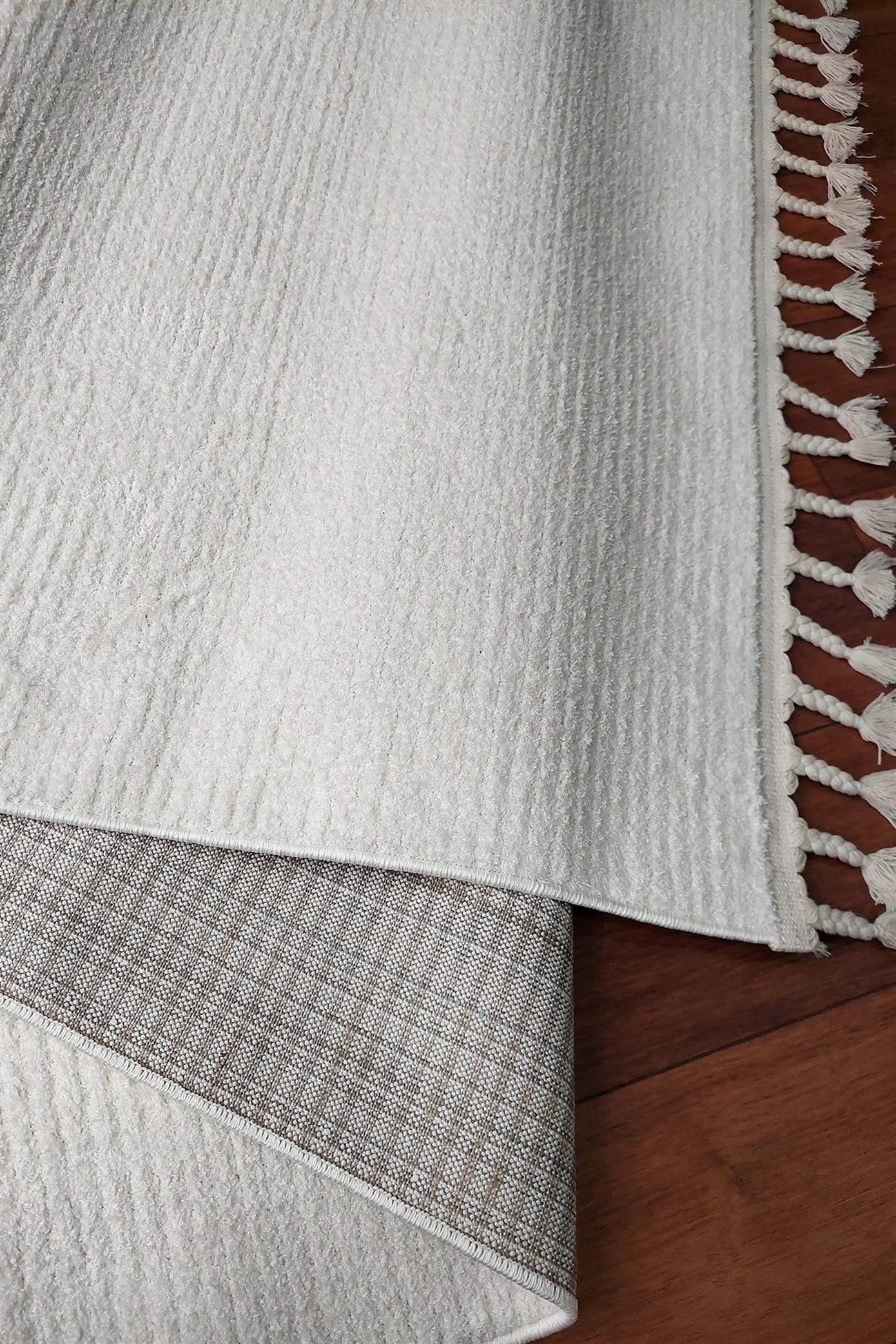Commercial Carpet Weaving Techniques: Hand, Machine, and Application Standards