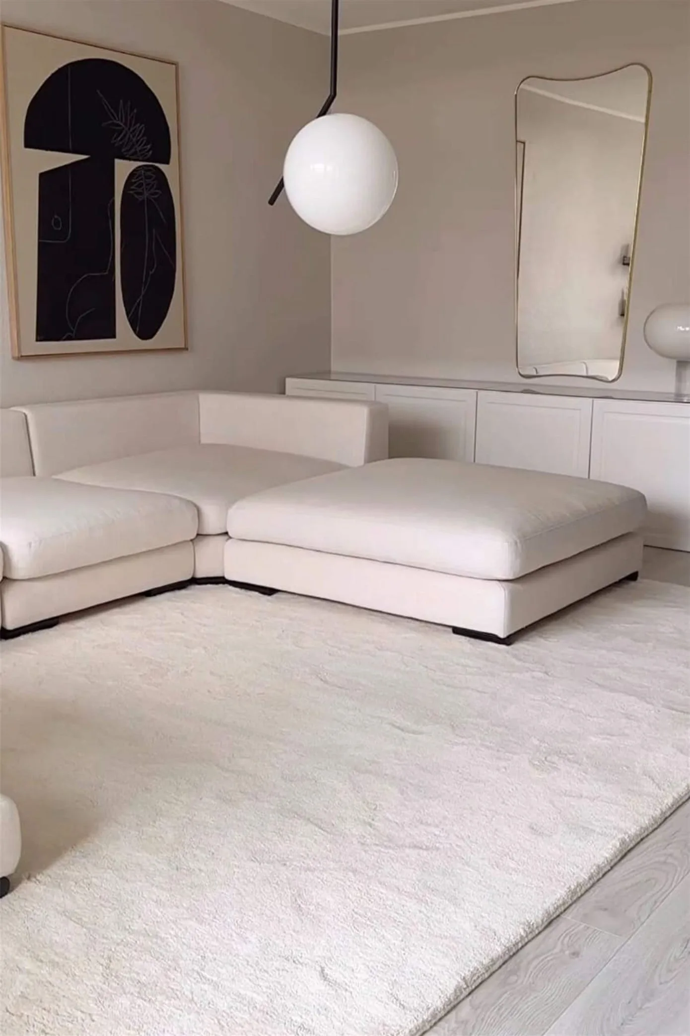 Beyaz Renkli Yumuşak Yüzeyli Kaydırmaz Puffy Peluş Halı