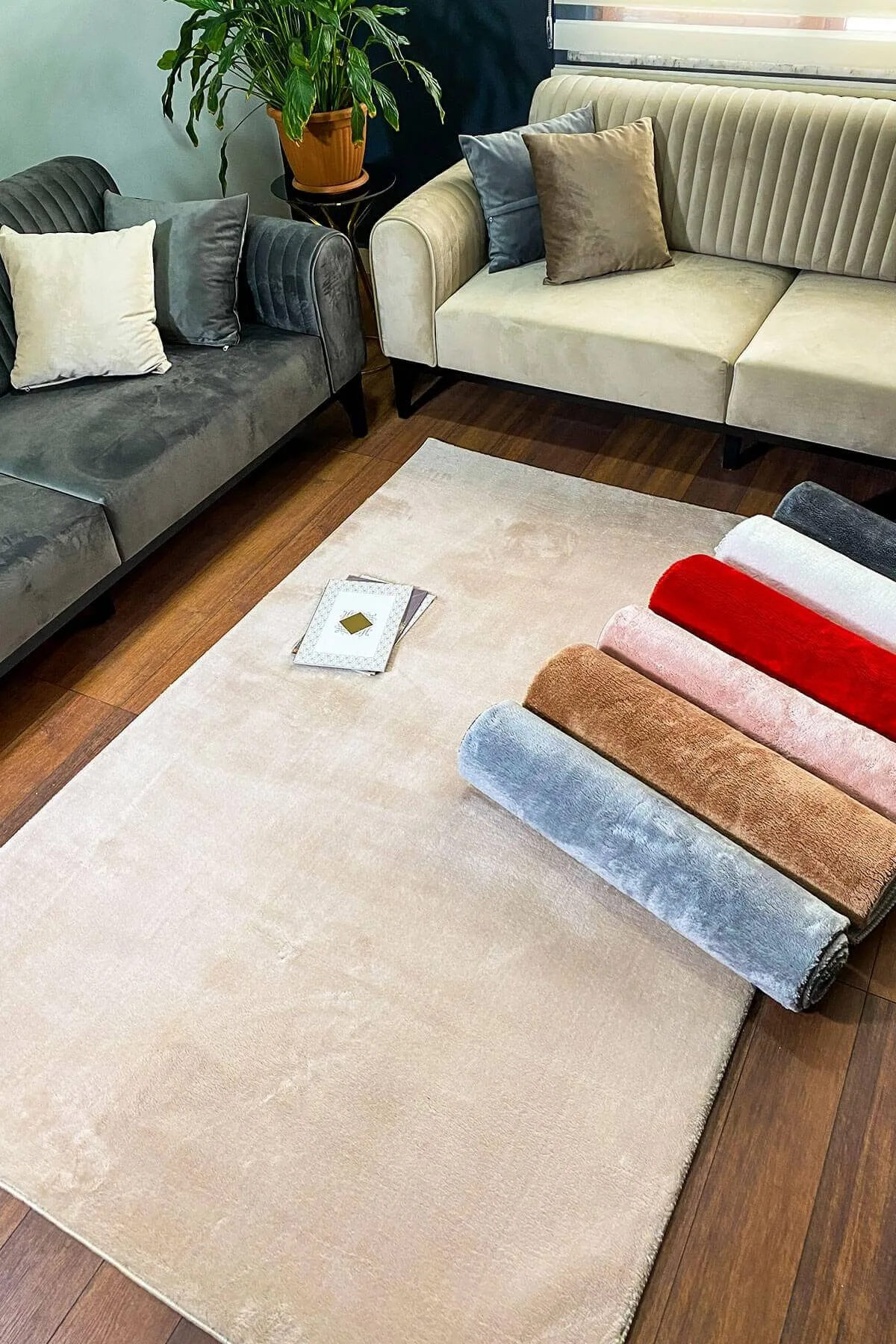 Sütlü Kahve Renkli Yumuşak Yüzeyli Kaydırmaz Peluş Halı